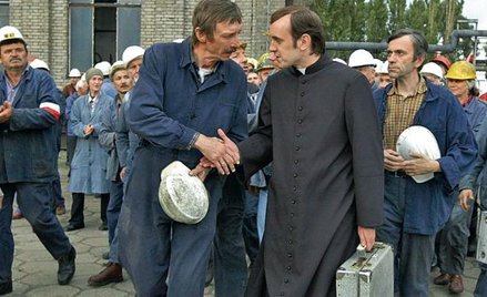 W filmie „Popiełuszko” tytułową rolę gra Adam Woronowicz