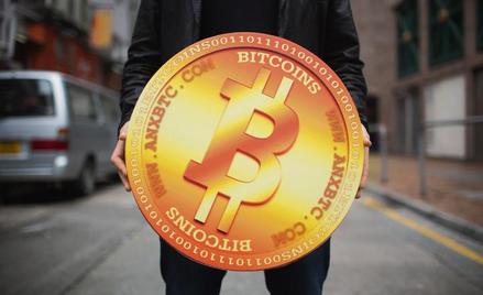Jak obrazowo wyjaśnić, czym są technologia blockchain i bitcoin?