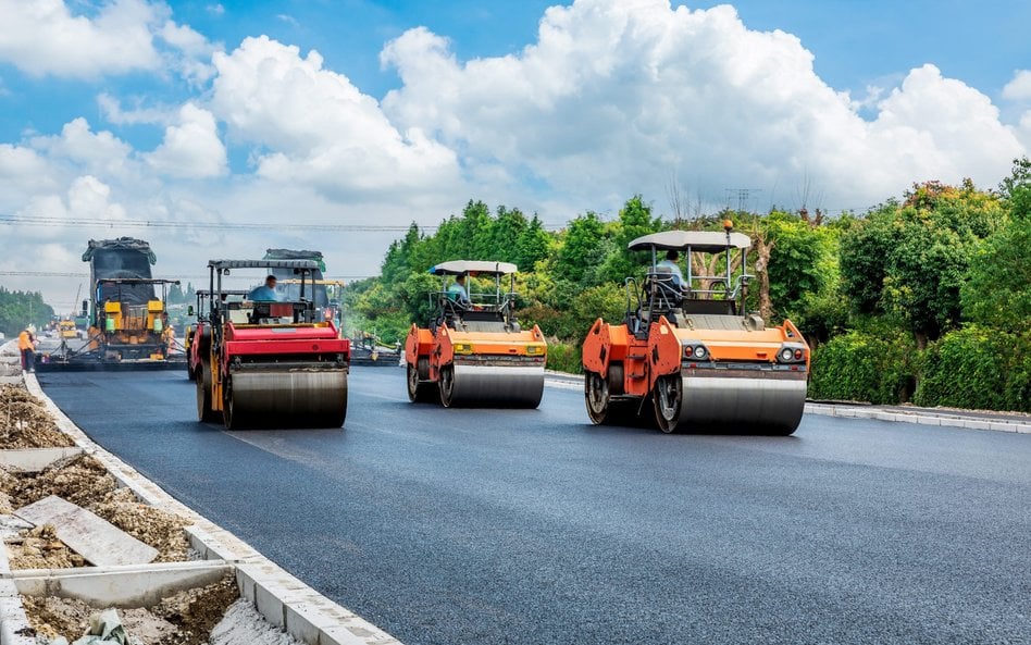 Asfalt w budownictwie drogowym pozostaje wciąż najchętniej wybieranym rozwiązaniem przez inwestorów 