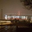 Na elewacji PGE Stadionu Narodowego wyświetlany jest napis Berlin