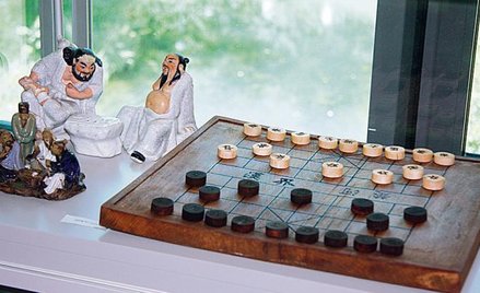 Początki chińskiej gry go sięgają 2000 roku p.n.e. W ostatnich latach zdobywa ona popularność na cał