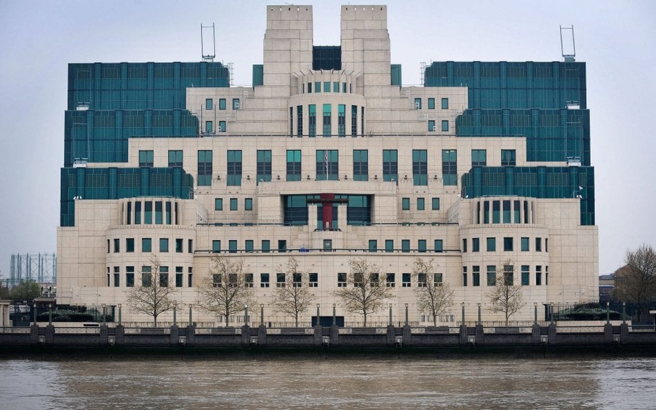 Siedziba Secret Intelligence Service MI6 przy Vauxhall Cross w centrum Londynu