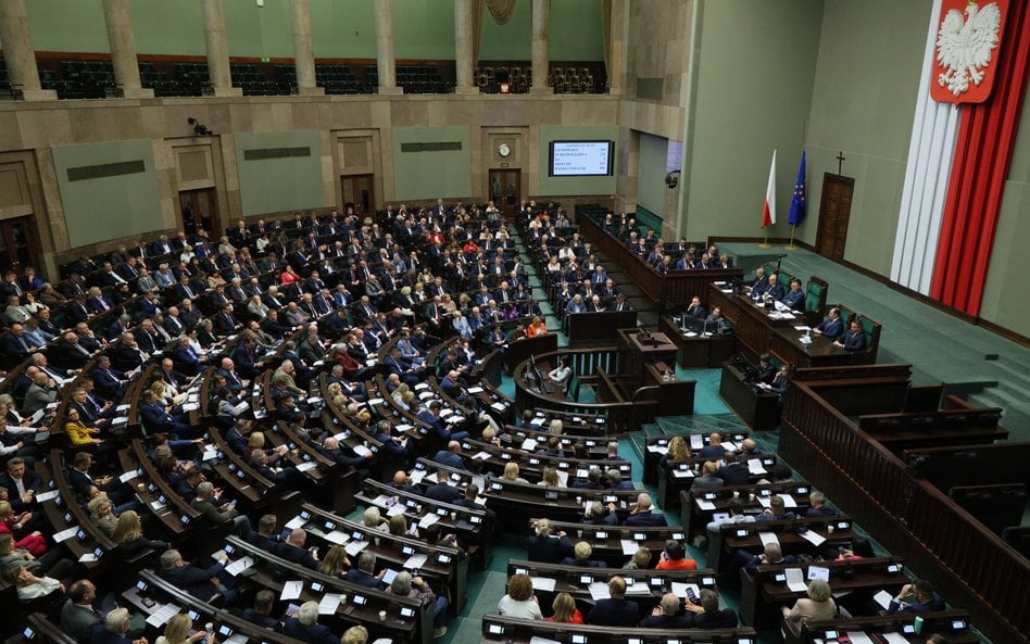 Sejm uchylił immunitet Zbigniewowi Ziobrze w odniesieniu do wszystkich 26 zarzutów, które chce mu po
