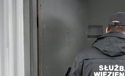 funkcjonariusze Służby Więziennej