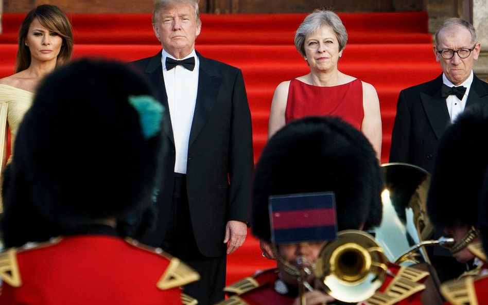 Trump osłabił funta. Theresa May ma problem