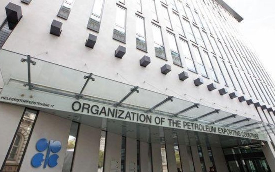 OPEC sprzedał więcej, a zarobił mniej