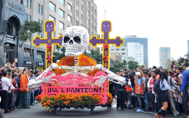 Pierwsza parada z okazji Święta Zmarłych w Meksyku