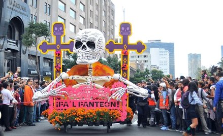 Pierwsza parada z okazji Święta Zmarłych w Meksyku