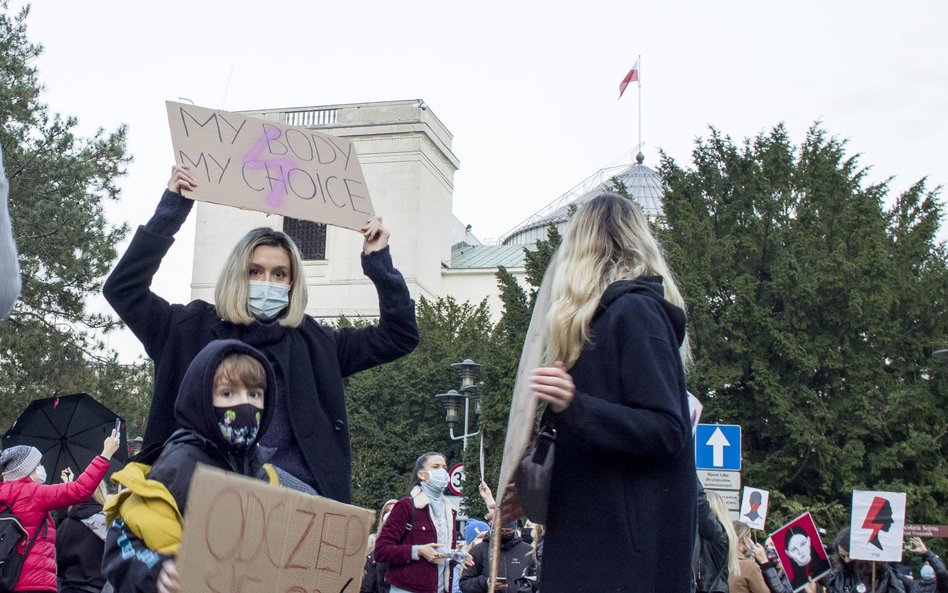 Demonstracja pod Sejmem po wyroku TK ws. aborcji