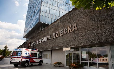 Pielęgniarki z Centrum Zdrowia Dziecka odeszły od łóżek pacjentów