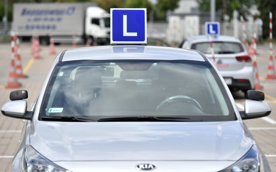 Zmiany mają wpłynąć na poprawę bezpieczeństwa ruchu drogowego oraz ograniczenie liczby wypadków drog