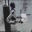 Nowy robot sprawnie czyści pokoje i wymienia kosmetyki czy ręczniki