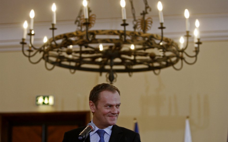 Donald Tusk na fali wznoszącej. Czy zatopi Grzegorza Schetynę?