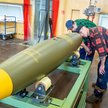 Produkcja bomb lotniczych Mk-82 w zakładach chemicznych NITRO-CHEM w Bydgoszczy. Bomby są wykorzysty