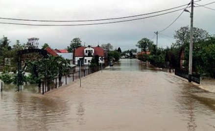 Zalane drogi, domy, kościoły i szkoły