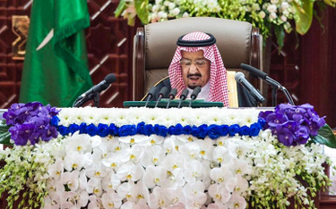 Sędziwy król Salman (na zdjęciu z posiedzenia rady konsultacyjnej 19 listopada) nie wycofa się zapew