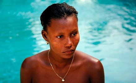 W „Męskim erotyku" reżyser odtwarza wspomnienia swoich przelotnych romansów i eksponuje egzotyczną u