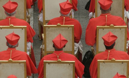 Włochy. Policjanci przebrani za księży złapali oszustów przebranych za kardynałów