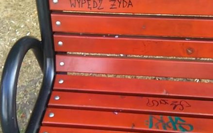 Takie napisy będą dziś usuwane w Warszawie, w Parku Szczęśliwickim.