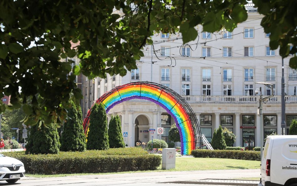 Warszawa: Na Placu Zbawiciela znów pojawiła się tęcza