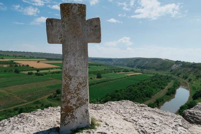 Skalne monastyry w Starym Orgiejowie (mołd. Orheiul Vechi).