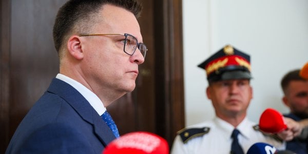 Sondaż: Czy Szymon Hołownia powinien być marszałkiem Sejmu do końca kadencji?