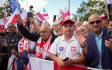 Pod Sejmem RP trwała manifestacja poparcia dla nowego prezydenta