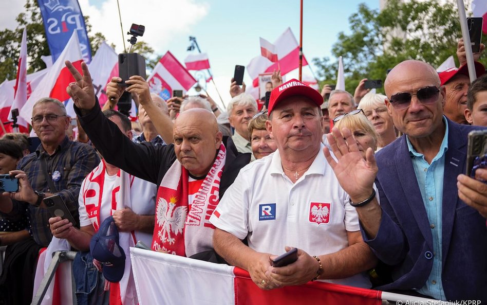 Pod Sejmem RP trwała manifestacja poparcia dla nowego prezydenta