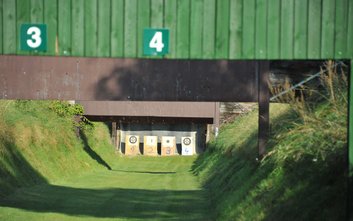 Według radnej mieszkańcy są „umordowani" hałasem dobiegającym ze strzelnicy na Bielanach