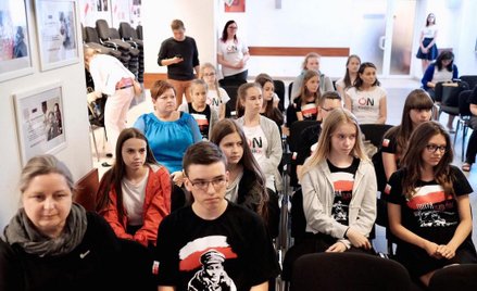 Polscy uczniowie w większości uważają się za patriotów