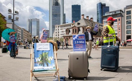 Agenci turystyczni wyszli na ulice, by walczyć o pomoc finansową