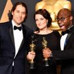 Producenci „Moonlight” Jeremy Kleiner i Adele Romanski i scenarzysta Barry Jenkins. Statuetkę reżyse