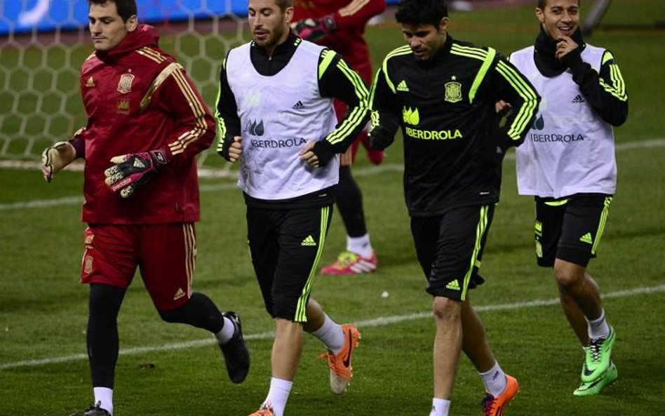 Trening reprezentacji Hiszpanii. Na pierwszym planie (od lewej): Iker Casillas, Sergio Ramos i Diego