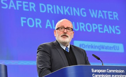 Wiceszef Komisji Europejskiej kuszony pączkiem i faworkiem