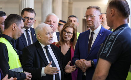 Jarosław Kaczyński postawił na Łukasza Kmitę (drugi od lewej), ale ostatecznie Kmita marszałkiem nie