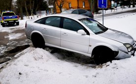 Trudne warunki pogodowe oraz śliska jezdnia sprawiły, że ucieczka trwała tylko chwilę.