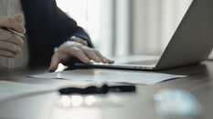 Elitarne AI w Warszawie, cyfrowy paraliż na prowincji
