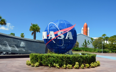 Kennedy Space Center na Florydzie to amerykański kosmodrom położony na Florydzie. Stąd startują zało