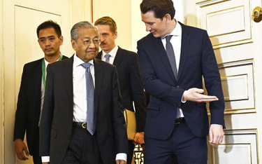 Premier Malezji Mahathir z kanclerzem Austrii Sebastianem Kurzem