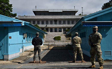 Żołnierze ONZ i Korei Południowej na granicy z Koreą Północną