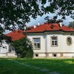 Jeden z budynków Szpitala Specjalistycznego im dr. Józefa Babińskiego w Krakowie, tzw. willa, z pomi