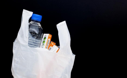 Łotwa wyrzuca plastik ze sklepów