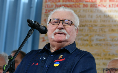 Były prezydent Lech Wałęsa podczas uroczystego otwarcia Bramy nr 2 Stoczni Gdańskiej
