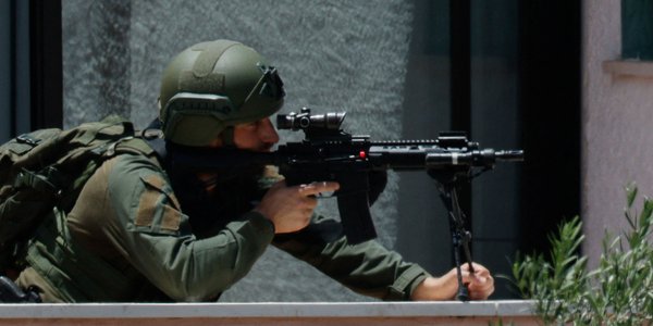 Beniamin Netanjahu nakazał izraelskiej armii wtargnąć w głąb Libanu. USA próbują mediować