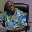 Jack Warner powinien oddać się w ręce Amerykanów