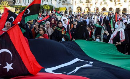 Trypolis, plac Męczenników, 5 czerwca. Zwolennicy uznawanego przez ONZ rządu jedności narodowej świę