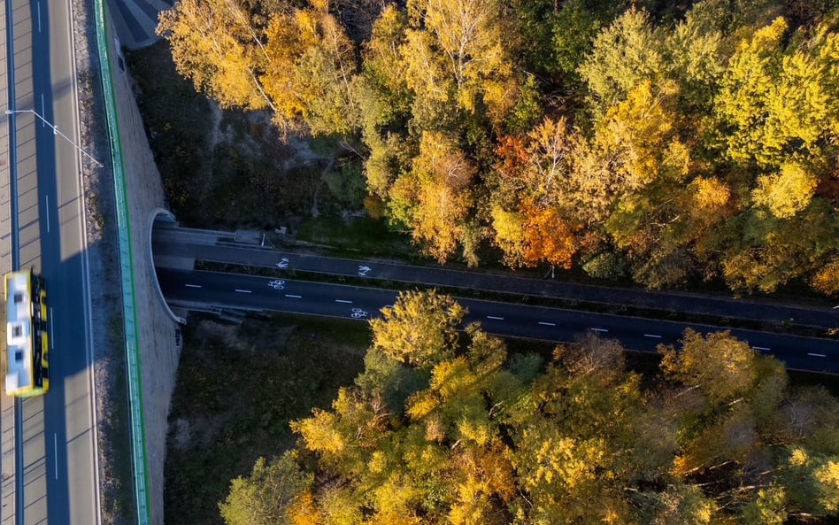 Katowicka velostrada liczy sobie 4,4 km długości, wzdłuż których rozmieszczono osiem stacji obsługi