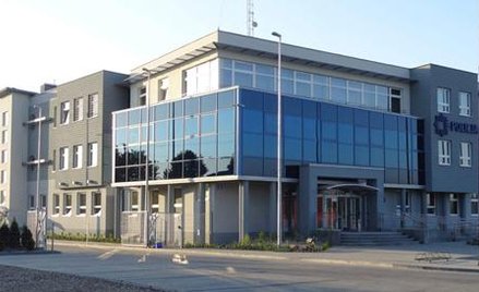 Komenda policji w Opocznie. Jeden z jej dzielnicowych został ranny podczas interwencji