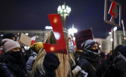 „Czarny protest” na ulicach Warszawy po wyroku TK ws. aborcji