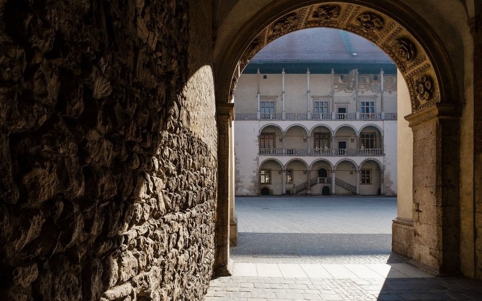 Zwiedzającym Wawel polecamy nie tylko stałą królewską trasę, ale również wystawy czasowe